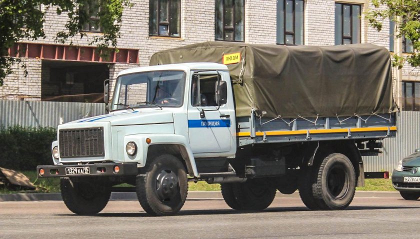 ГАЗ 3307 армейский