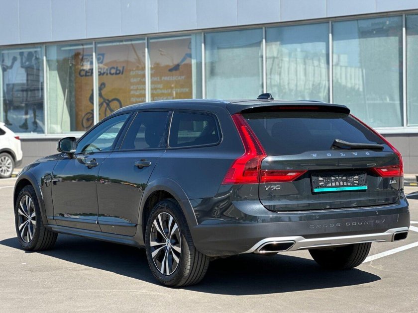 Volvo универсал v90