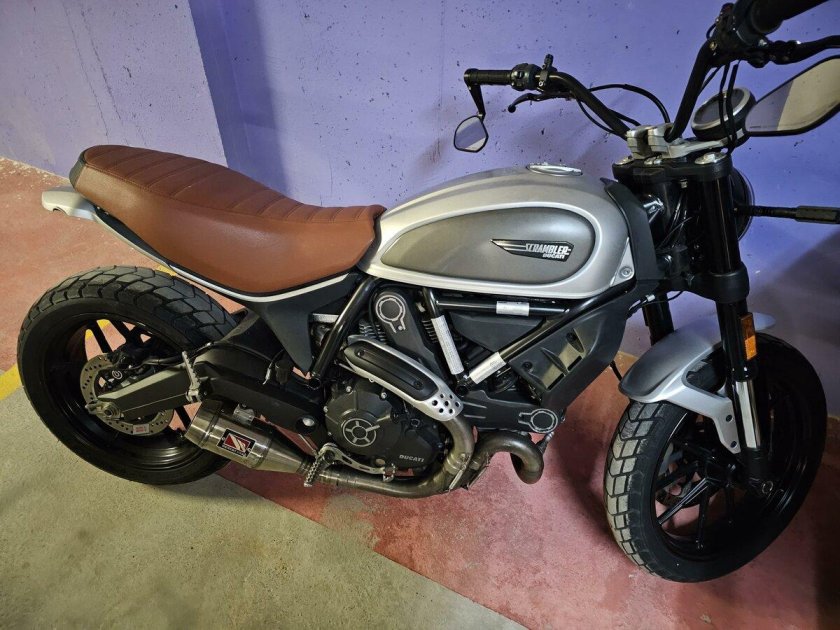 Ducati scrambler cafe racer