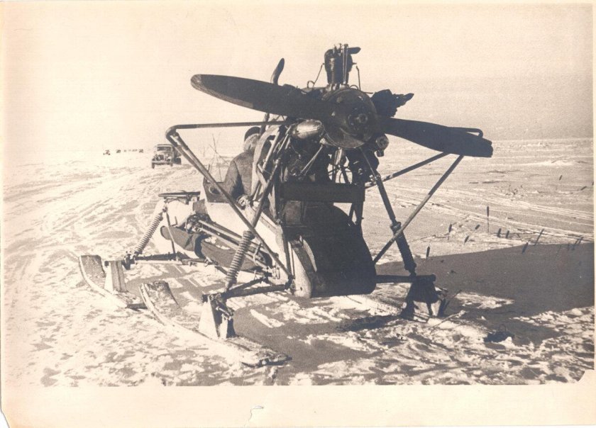 Боевые аэросани РФ-8 (ГАЗ-98).