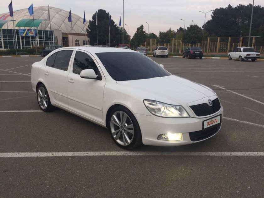 Шкода Октавия а5 белая