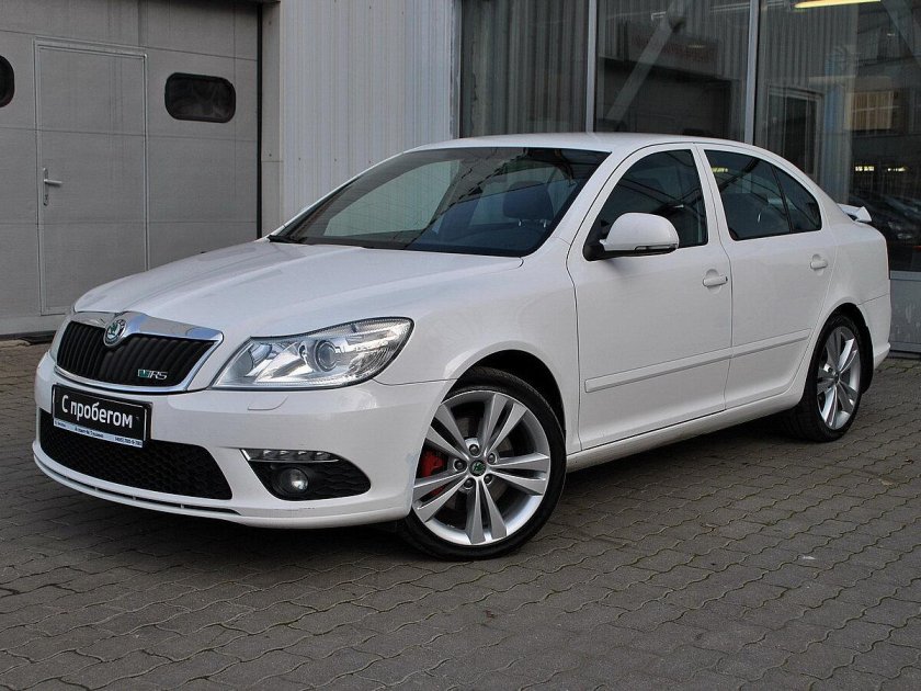 Шкода Октавия а5 RS белая