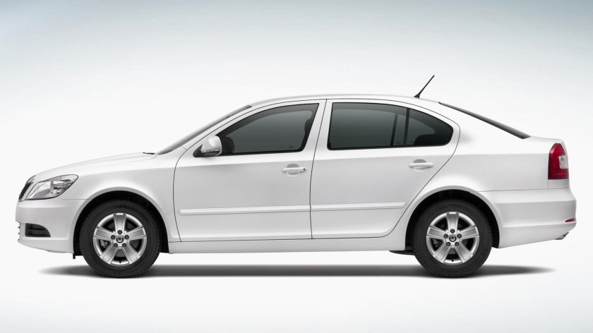Skoda Octavia a5 сбоку