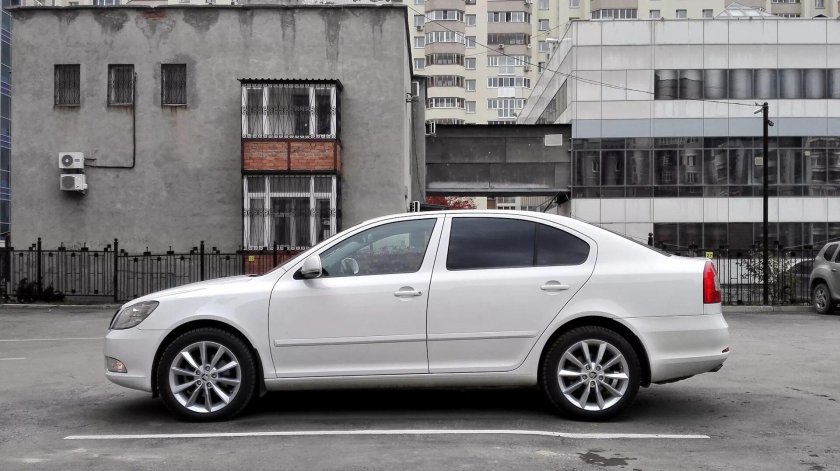 Skoda Octavia a5 сбоку