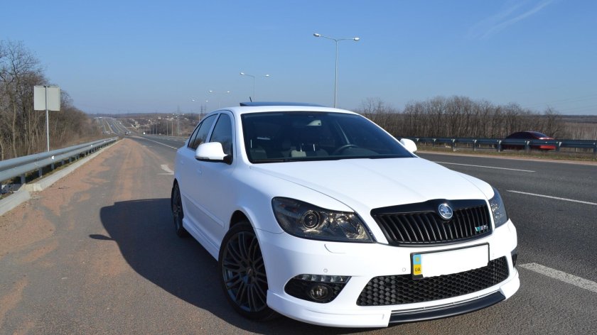 Шкода Октавия а5 РС белая