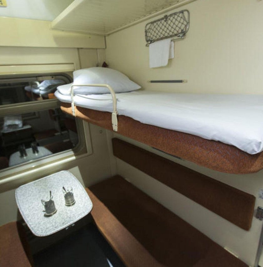 Фирменный поезд РЖД плацкарт