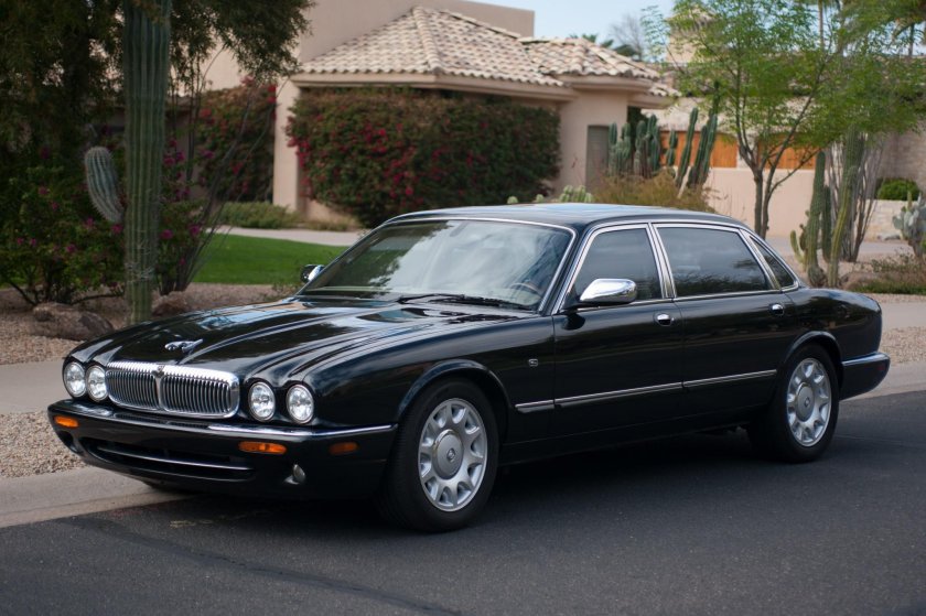 Jaguar XJ 2000
