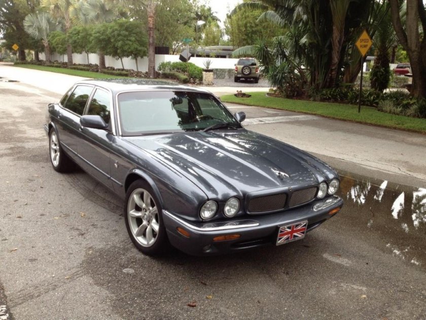Jaguar XJR 2000