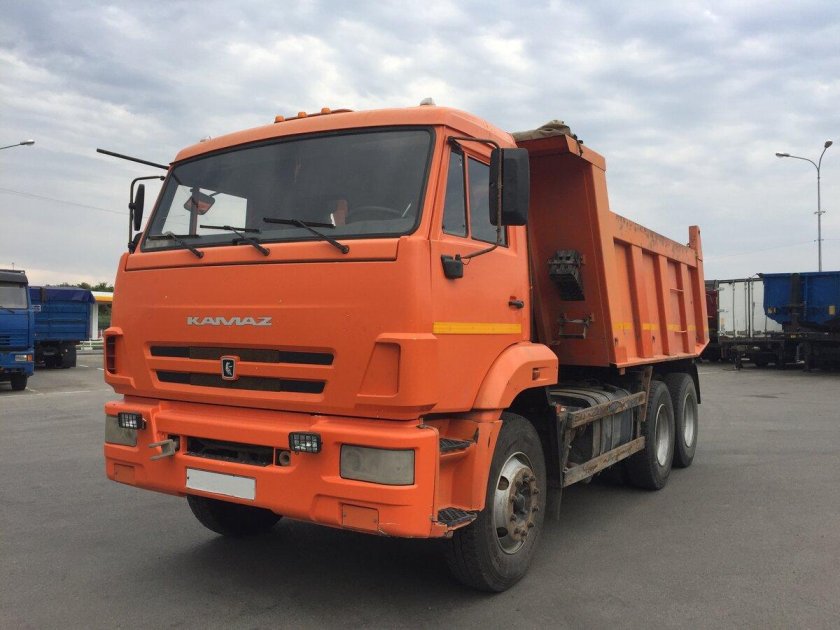 КАМАЗ 65115 красный
