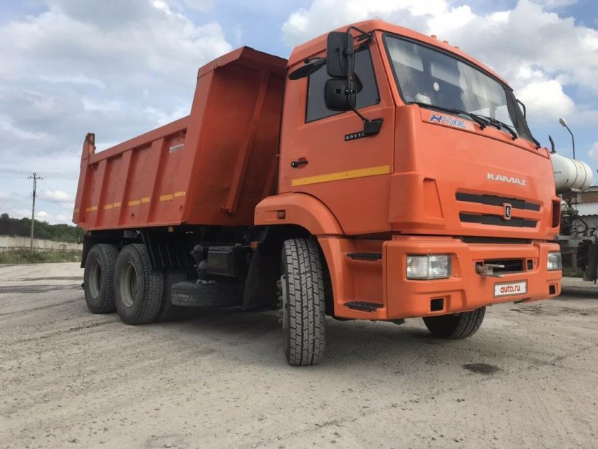 КАМАЗ оранжевый 65115 самосвал