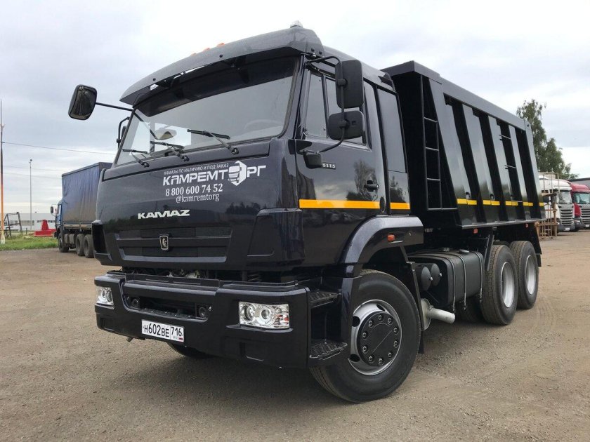 Черный самосвал