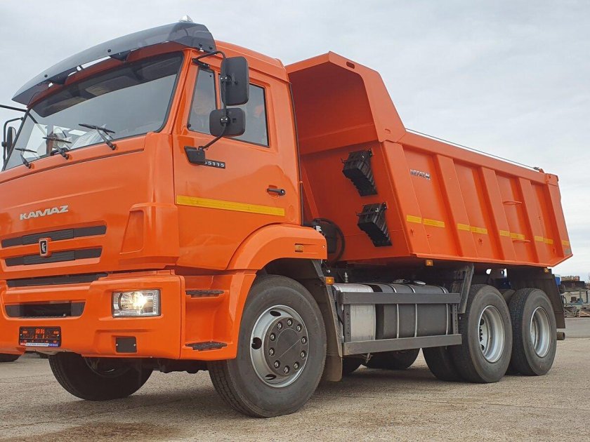КАМАЗ оранжевый 65115 самосвал