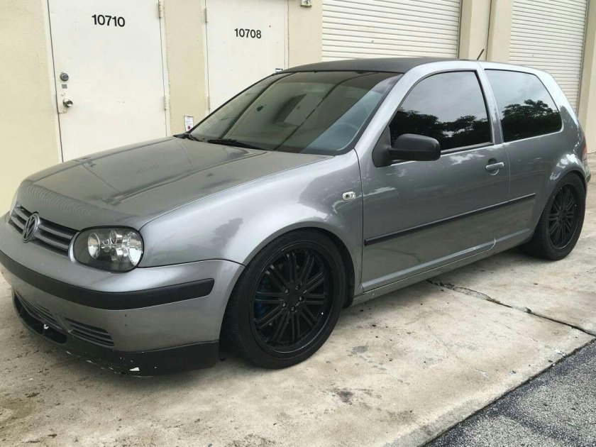 Темно серый Фольксваген гольф 4