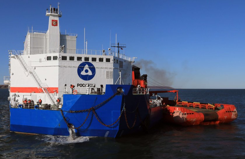 Плавучая станция академик Ломоносов