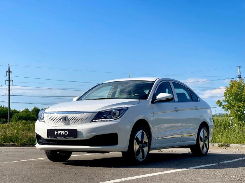 Автомобиль седан