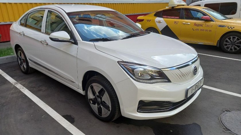 Электромобиль российского производства evolute