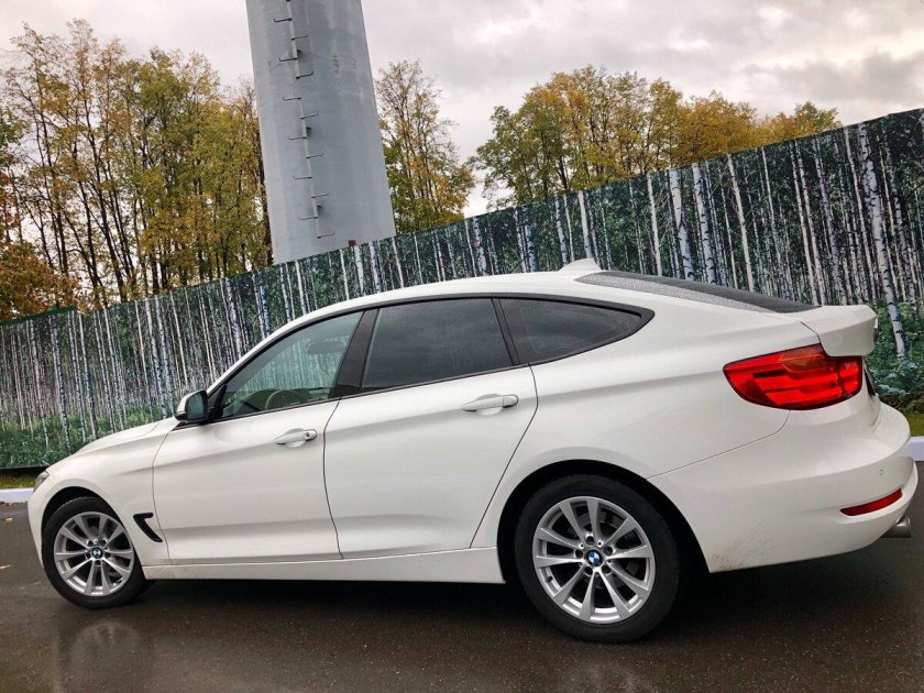 BMW 320 лифтбек