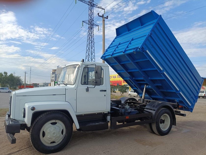 Грузовик ГАЗ 3309 самосвал