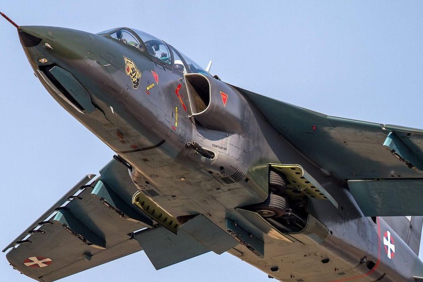 Самолёт j-22 Orao