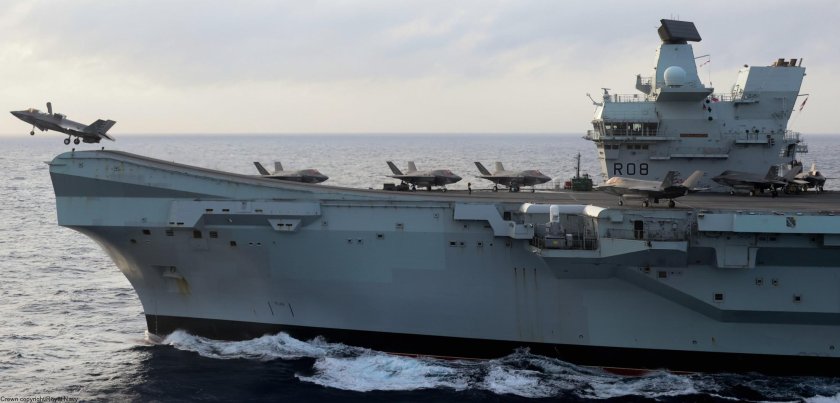 HMS Queen Elizabeth r08