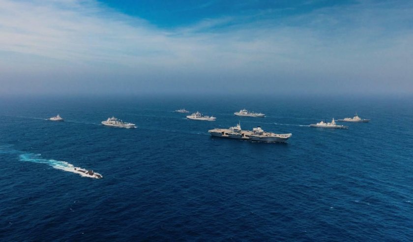 Корабли в море