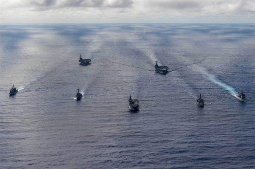 Хуситы атаковали ракетами контейнеровоз в Красном море