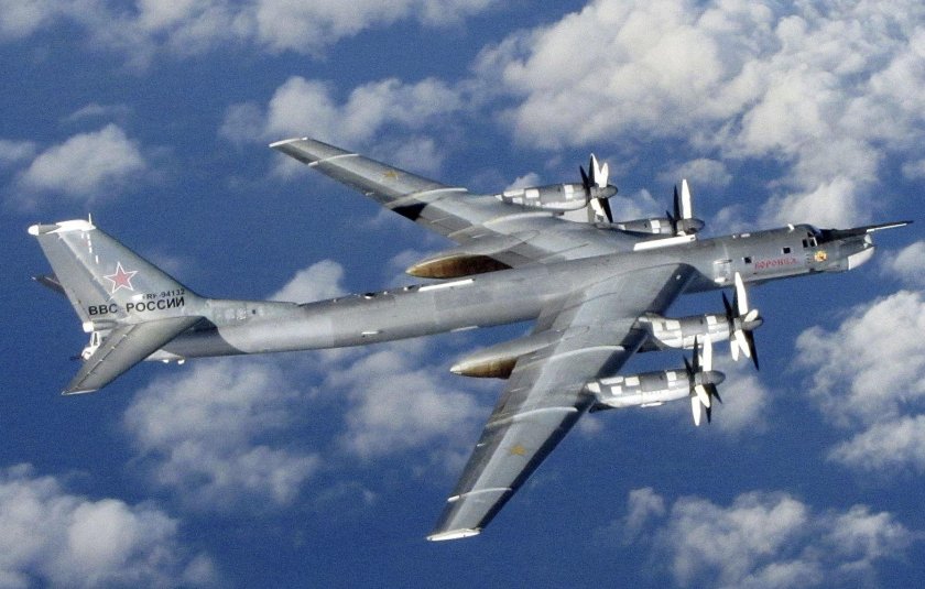 Бомбардировщик дальней авиации России ту 95