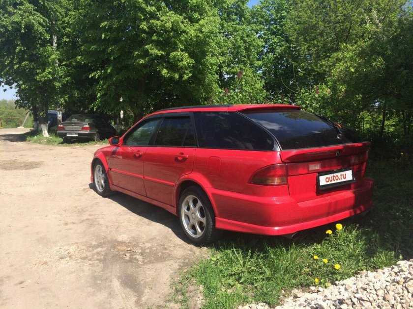 Honda Accord универсал 2000