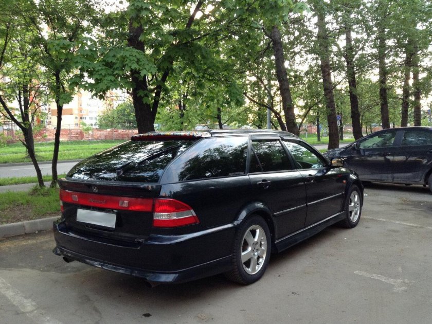 Honda Accord универсал 2000
