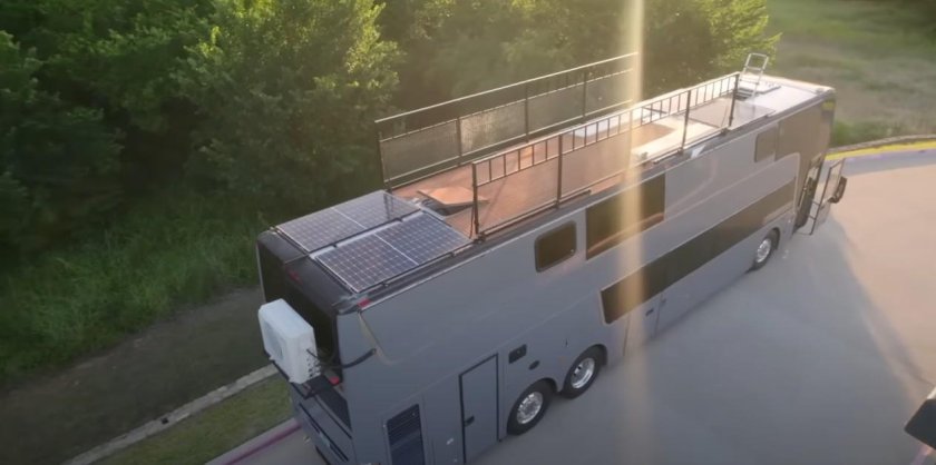 Двухэтажный кемпер автодом