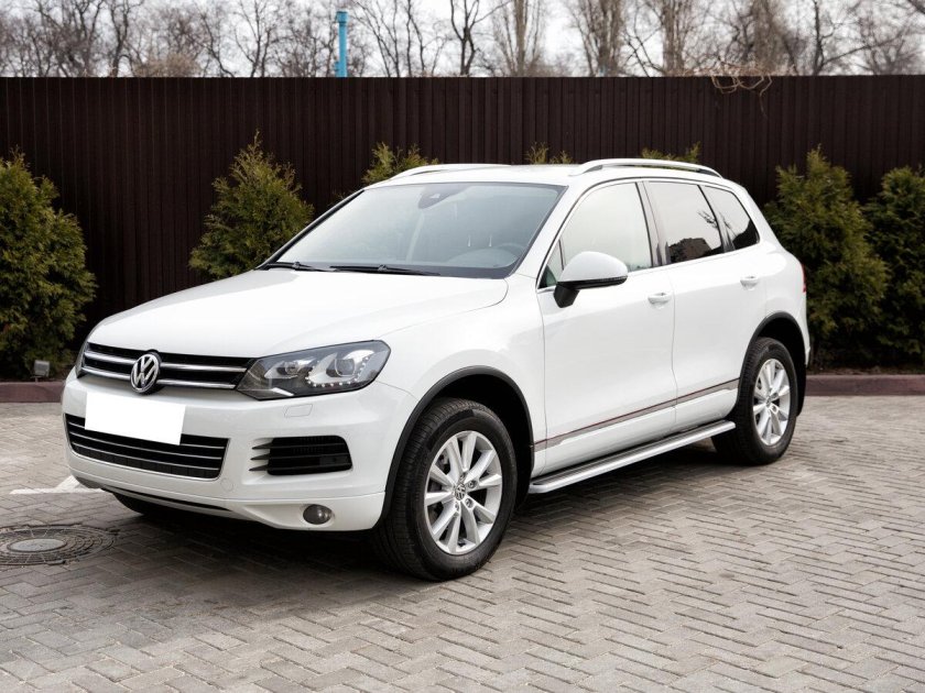 Фольксваген Туарег 2012 белый