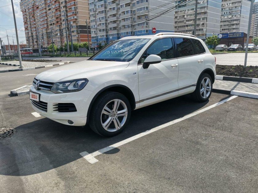 Volkswagen Touareg 2010 — 2014 II белый
