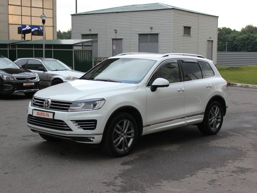 Volkswagen Touareg 2016 белый