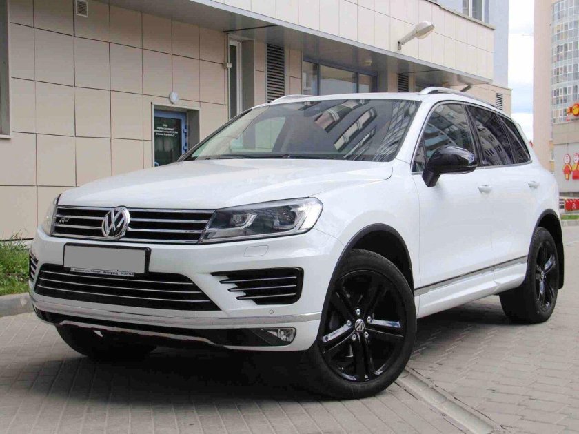 Фольксваген Туарег 2017 белый
