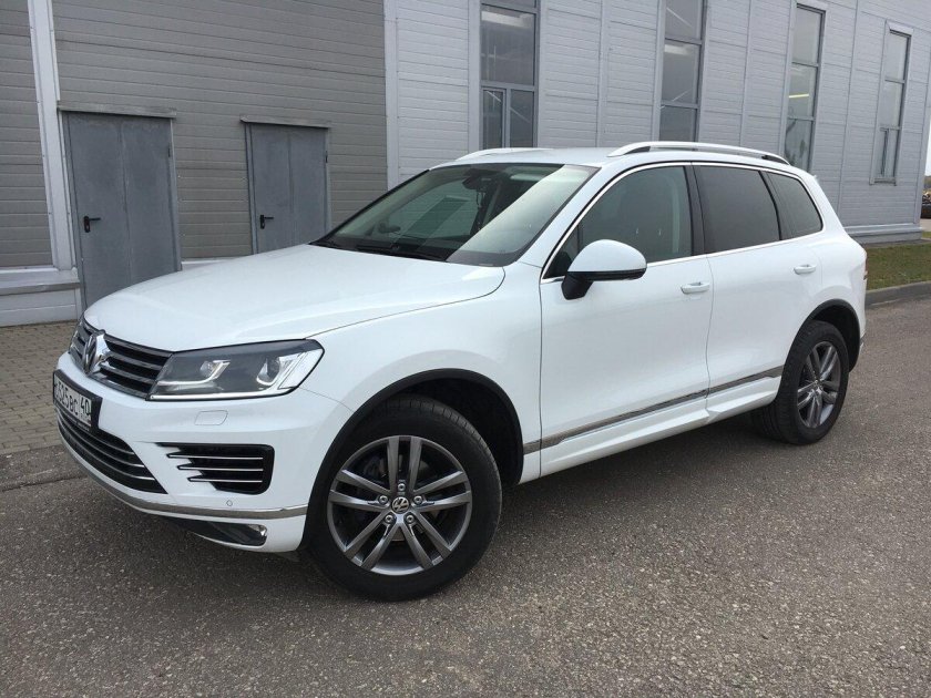 Volkswagen Touareg 2016 белый