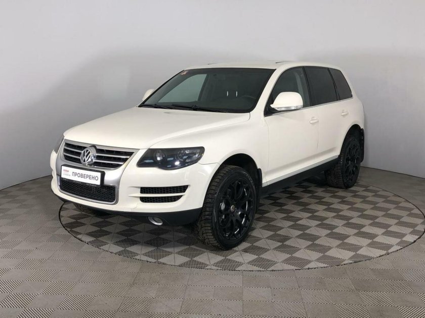 Volkswagen Touareg II 2010 белый