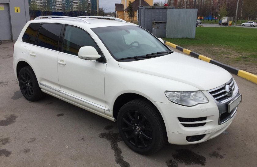Volkswagen Touareg 2008 белый