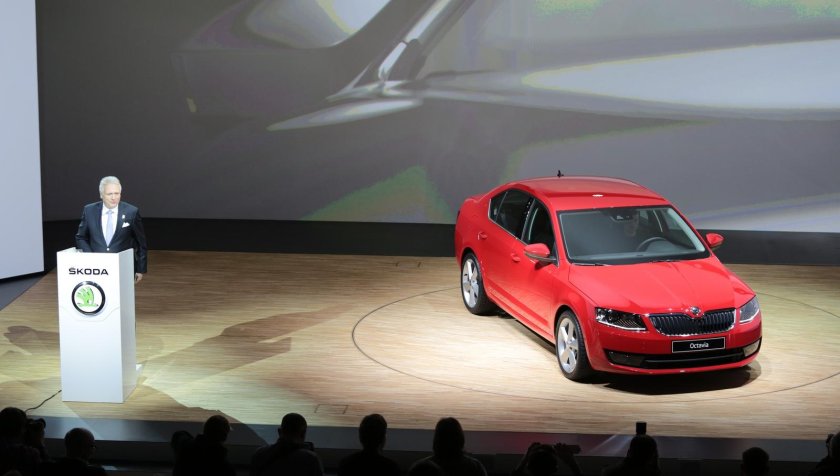 Шкода Октавия а7 красная