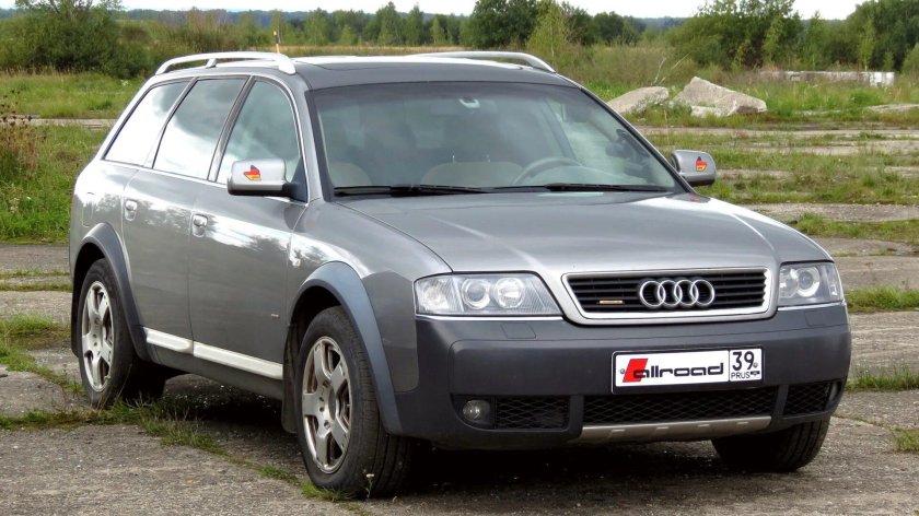 Audi Allroad 2004 красная