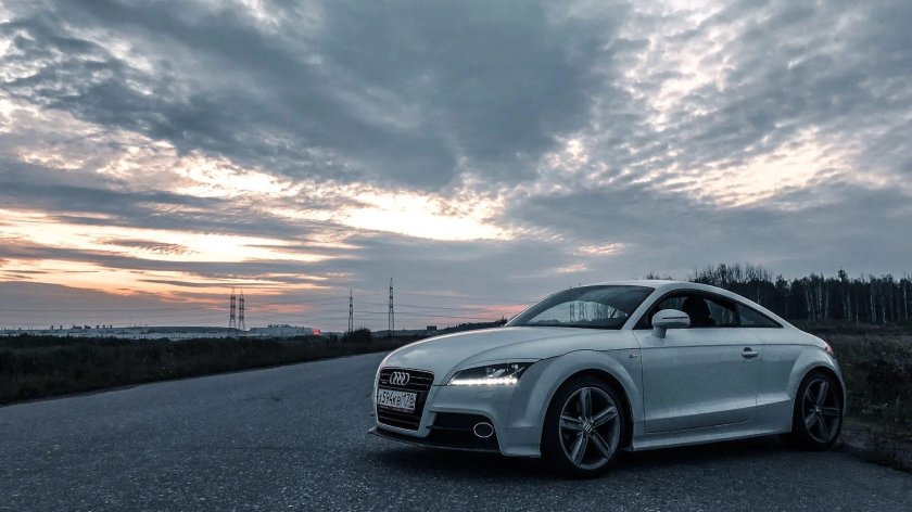 Audi TT белая
