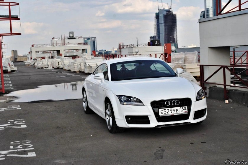 Ауди ТТ белая