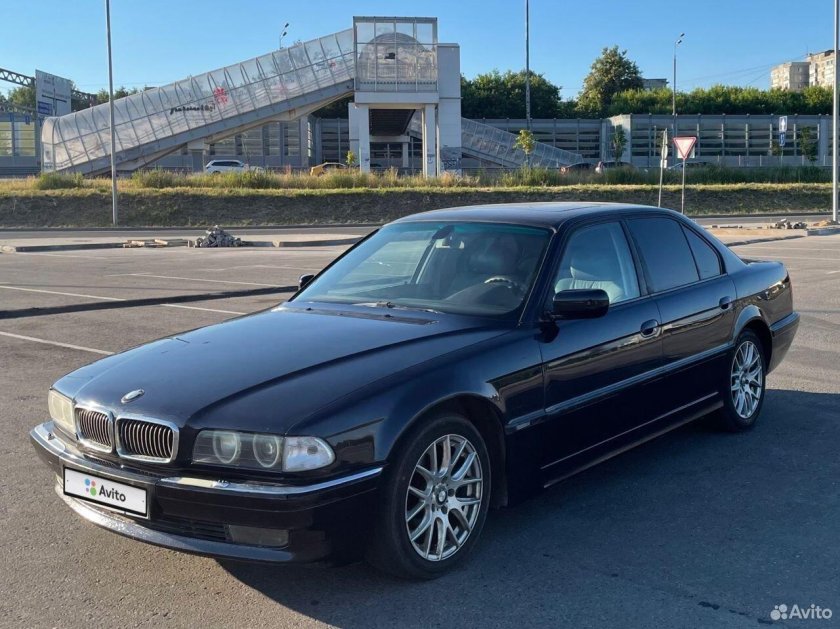 Бмв 7 серии 2000