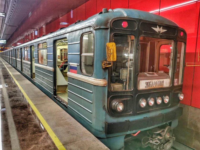 Номерной поезд метро