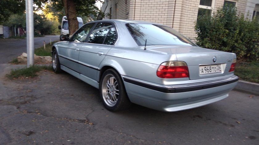 Бмв 7 серии 1998