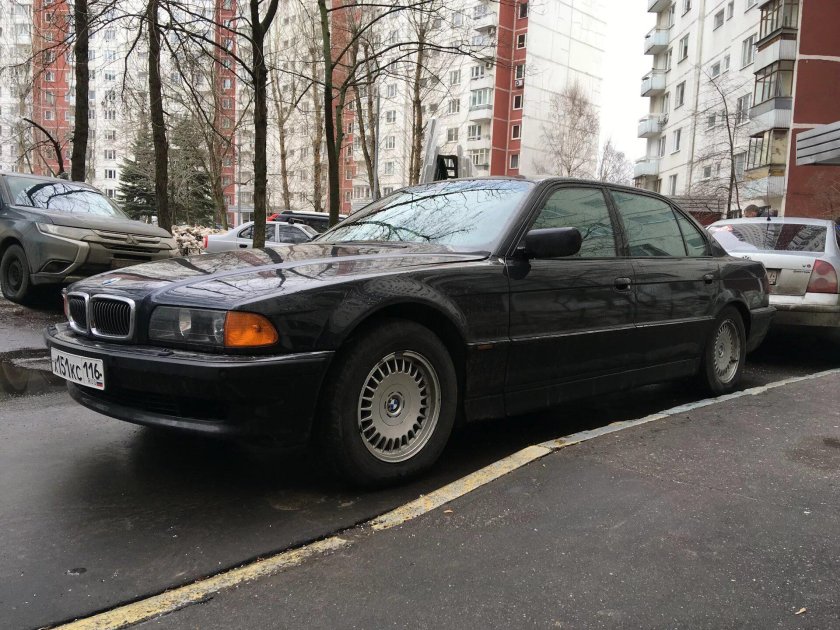 BMW 750i е38