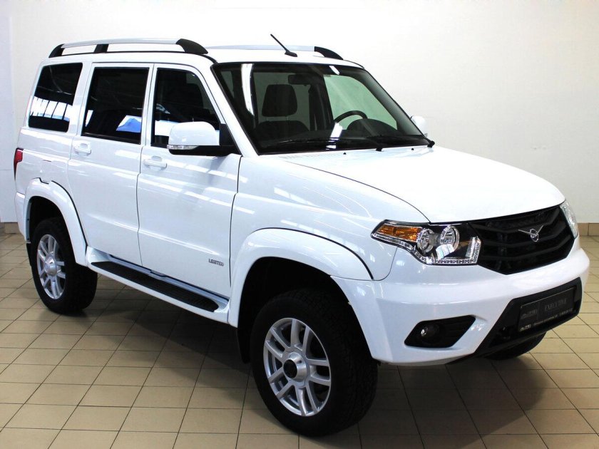 УАЗ Патриот белый 2020