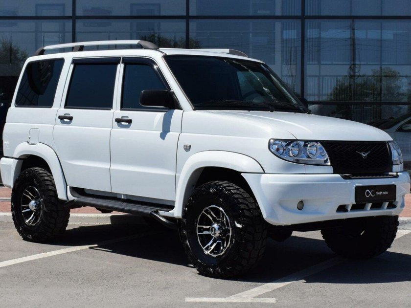 УАЗ Патриот белый