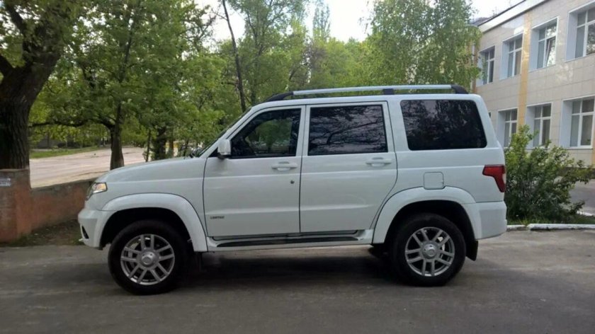 УАЗ Патриот белый