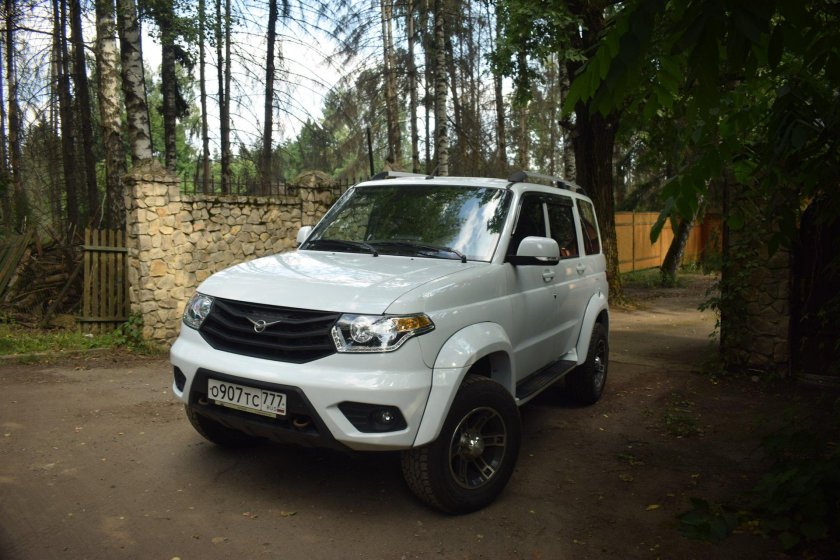 УАЗ Патриот белый