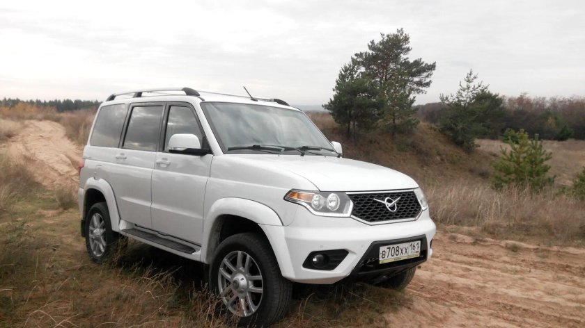 УАЗ Патриот белый